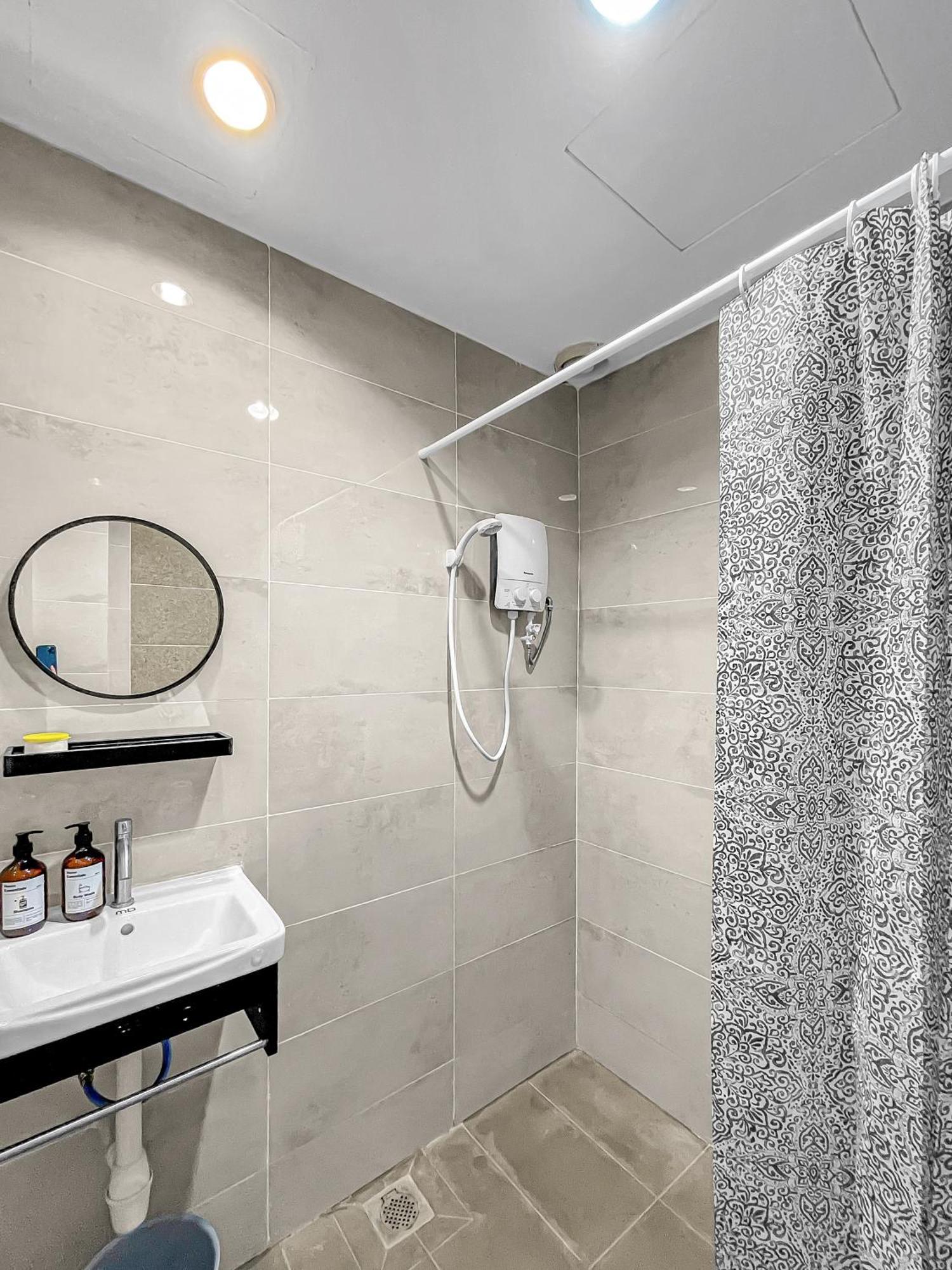 1 Bedroom Apartment, Melaka Cbd Town Center- Hosted By Private Locals Resident, Balcony With City Skyline View Or Seaview, Opposite Malls, Tv Box, 5 Minutes To Jonker Street, Malacca 外观 照片